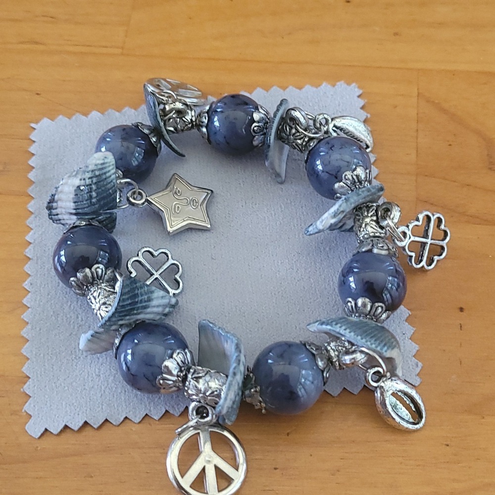 Vintage Purple/Blue Bead Seashell Charm Stretch Bracelet Peace Clover 35.53g